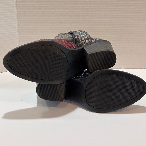 Sugar Women's Tula Ankle Booties Boots Western SZ 8 Snakeskin Pattern EUC - Picture 9 of 10